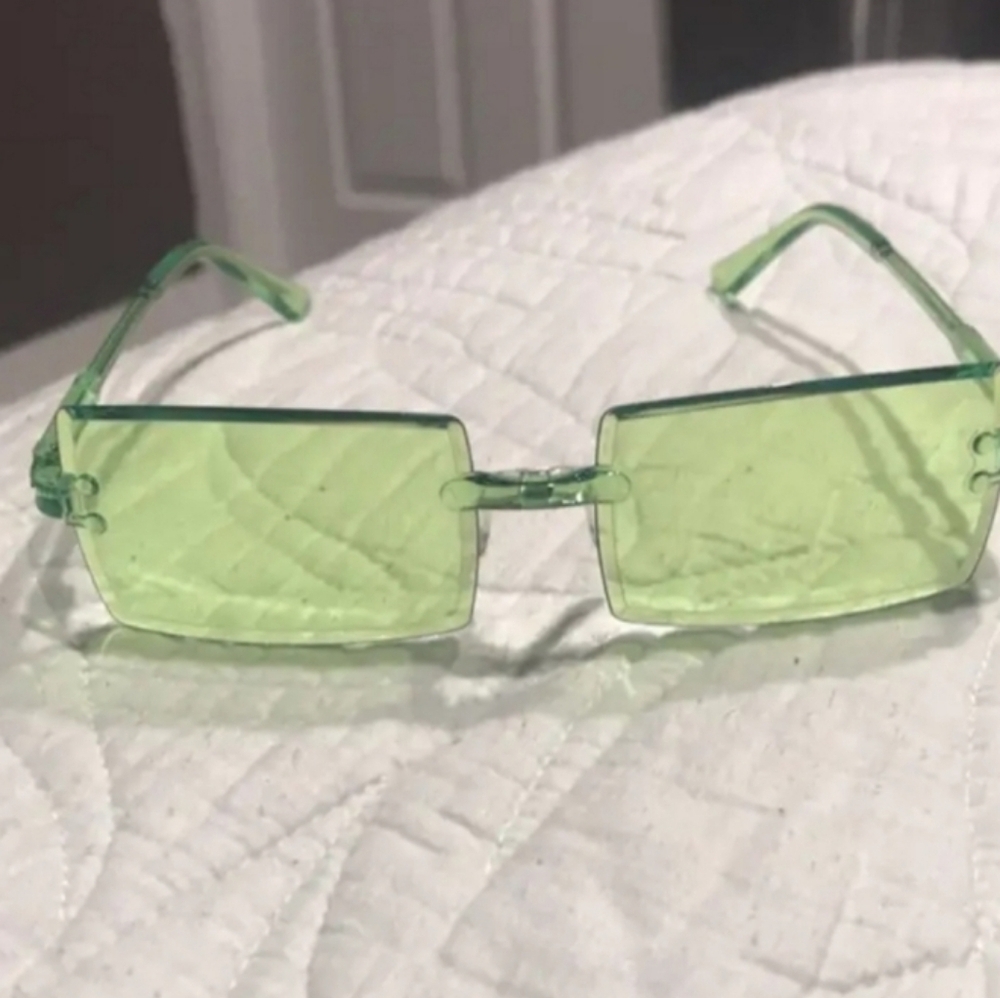 Stylish Green Rectangular Sunglasses NWT - image 2